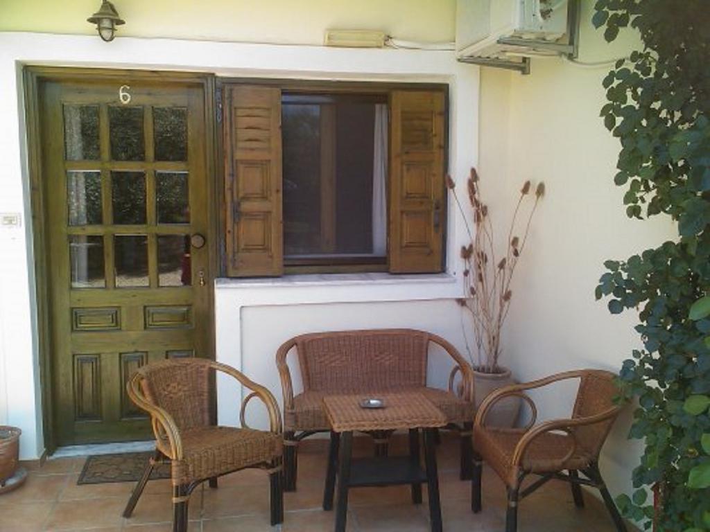 Rent Rooms Alexiou Límni Habitación foto