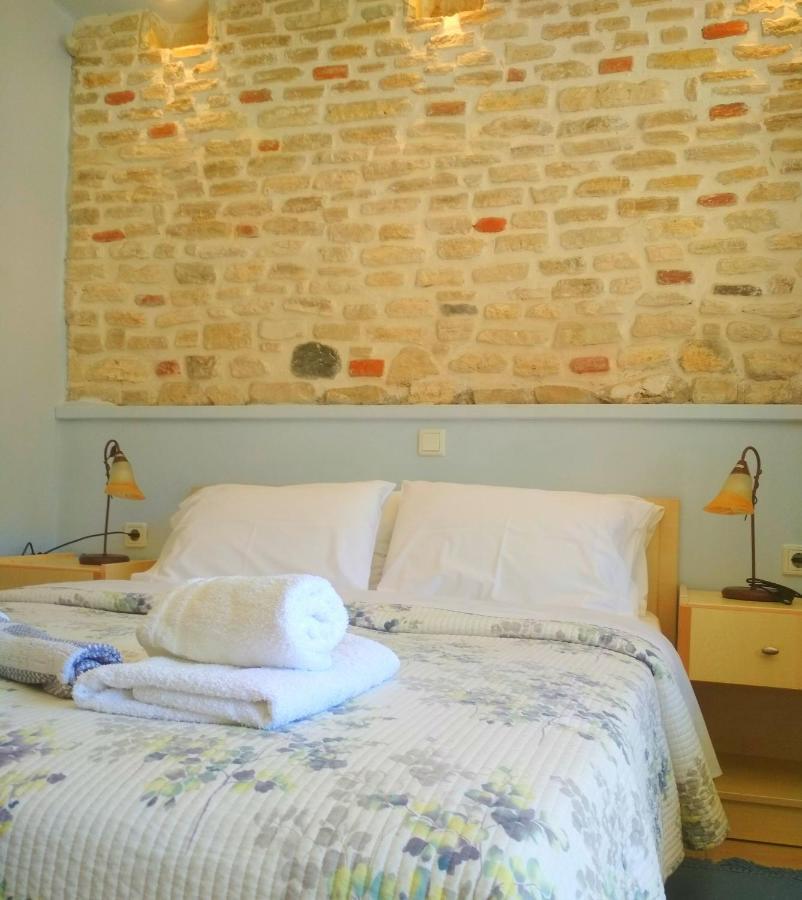 Rent Rooms Alexiou Límni Exterior foto